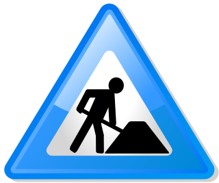 Travaux (source: Wikimedia Commons - Under_construction_icon-blue.svg)